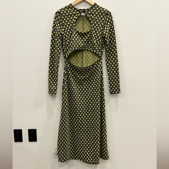 ASOS DESIGN long sleeve keyhole midi dress with cut out in lime jacquard - Picture 3 of 10